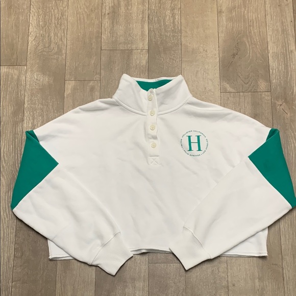 Hollister Tops - Womens Hollister Henley Pullover Long Sleeve Cropped‎ Oversized Sweatshirt